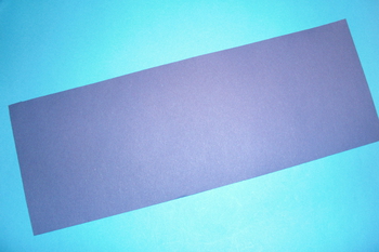 Streifen aus blauem Tonpapier