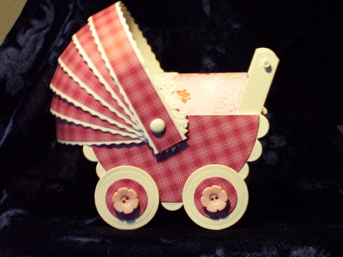 Babywagen aus Tonkarton