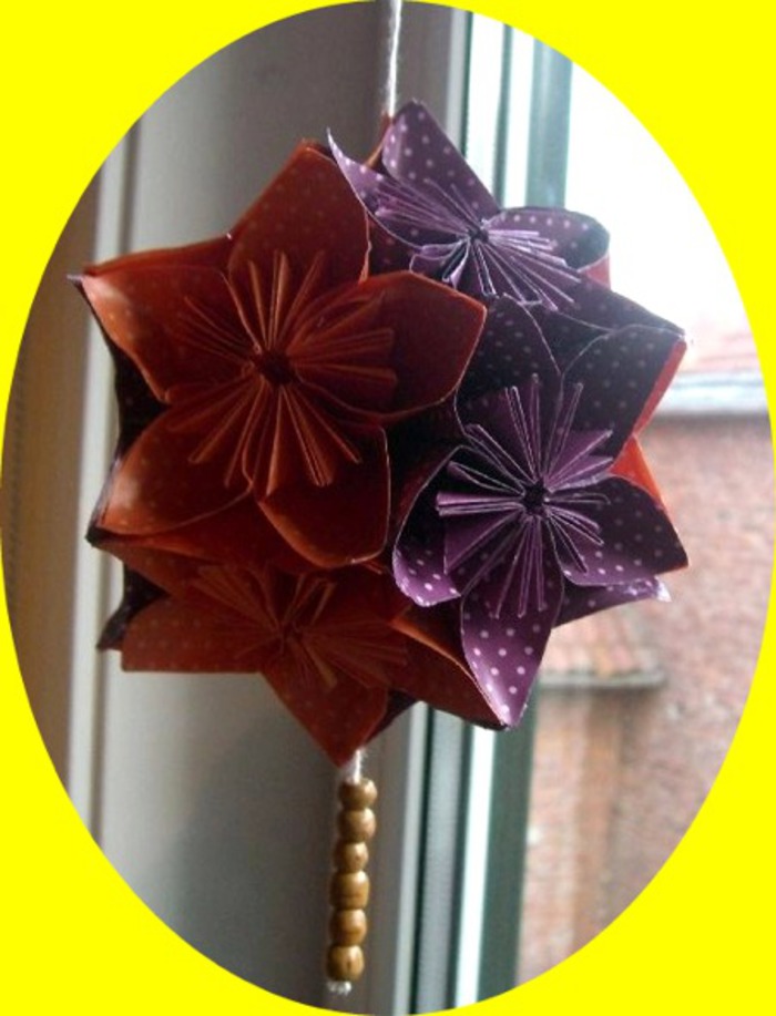 Blume und Kusudama-Ball aus Origami