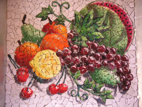 Mosaik aus zerschlagenen Tellern