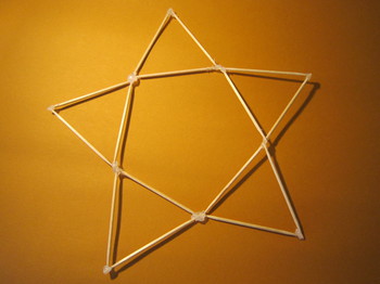 Dreiecke zum Stern legen