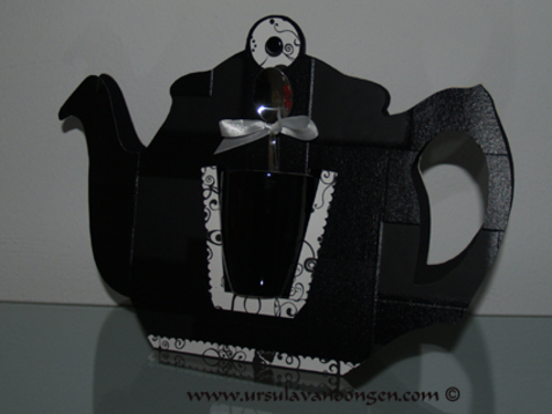 Tee oder Kaffeekanne mit Becher